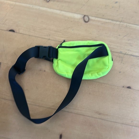 lululemon athletica Neon Green Belt Bag - Picture 6 of 6